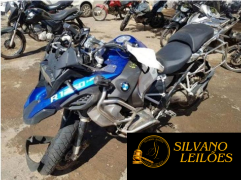 Motos